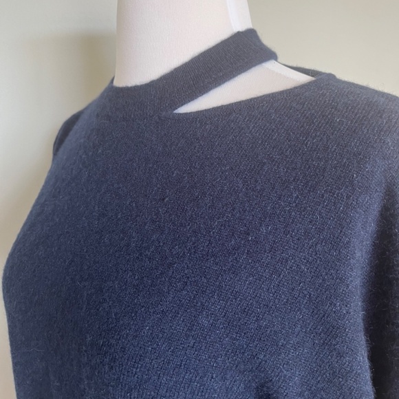 360 CASHMERE Rue Cutout Skull Print Navy Cashmere Cold Shoulder Pullover Sweater - Picture 8 of 13